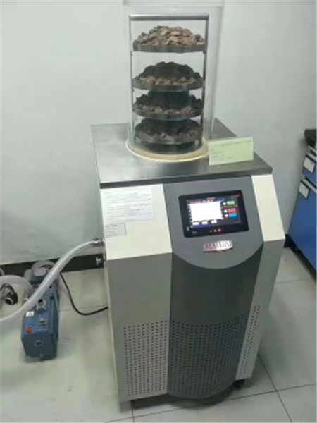 實(shí)驗(yàn)室冷凍干燥機(jī)與其他實(shí)驗(yàn)室設(shè)備的配套使用有哪些注意事項(xiàng)？